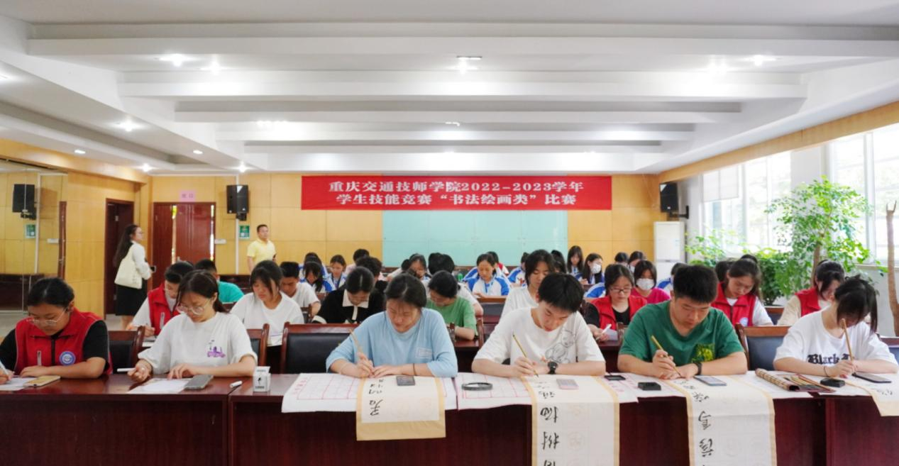 书画描绘伟大祖国，弘扬中华传统文化                   —学校组织开展校级书法绘画比赛