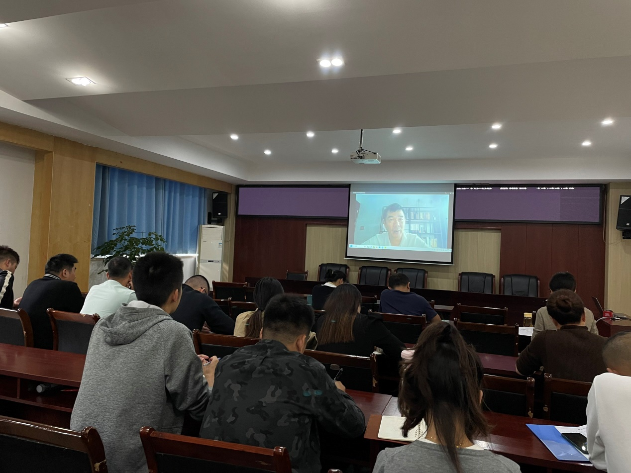 以文生化成品质，以化铸文树品牌——学生科邀请全国著名德育专家邹六根教授开展“行动德育之班级特色文化建设”线上培训